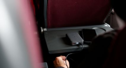 Japón anuncia que prohibirá el uso de baterías portátiles en aviones