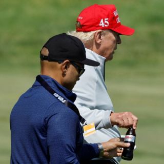 "Esto es bueno para mí": médico revela que Trump cree que los refrescos light matan al cáncer