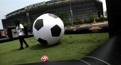 Gobernadora de Nueva Jersey reta a la FIFA a pagar el transporte público para los aficionados en el Mundial