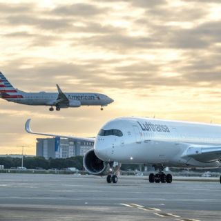 Congresista de Nueva York pide a las aerolíneas bajar precios si cae el costo de combustible