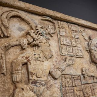 Empresario neoyorquino regresa a México un dintel maya de "valor incalculable"