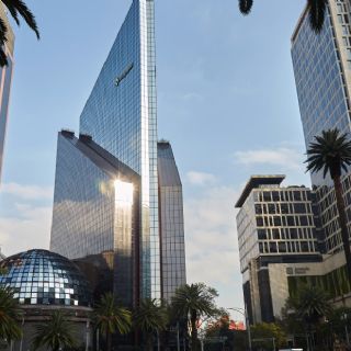Bolsa mexicana cae por cuarta vez en cinco jornadas; IPC retrocede pese a impulso de Wall Street