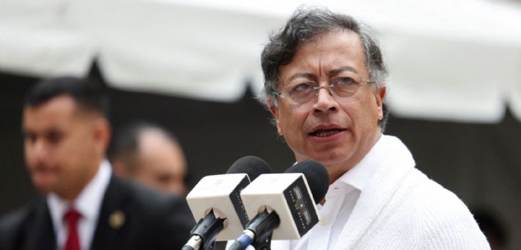 Petro viaja a España para cumbre de líderes progresistas; Sheinbaum saldrá en vuelo a medianoche