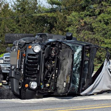 Reportan que Dianna Russini salvó a un anciano de un auto volcado
