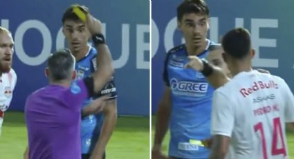 Increíble: futbolista comete dos faltas en una misma jugada, recibe doble amonestación y es expulsado