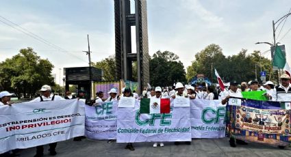 Jubilados de CFE se manifiestan en CDMX por recortes a pensiones impulsados por Sheinbaum