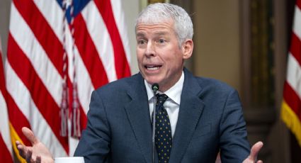 Energía de EU prevé que el galón de gasolina se mantenga por encima de los tres dólares hasta 2027 por conflicto con Irán