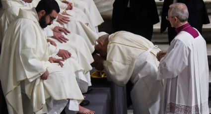 Jueves Santo: papa León XIV lava los pies a 12 sacerdotes y pide a católicos inspirarse en la humildad de Jesús