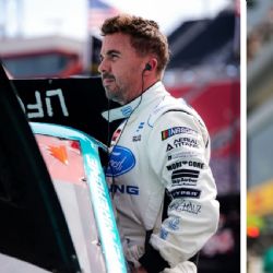 Frankie Muniz, actor de ‘Malcolm’ y piloto de Nascar, valora la etapa de Checo Pérez junto a Verstappen: “Hizo un trabajo realmente bueno”