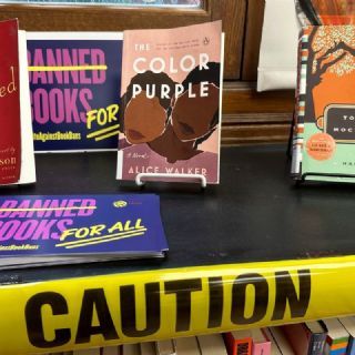 Las prohibiciones e intentos de vetar libros en EU se mantienen en niveles récord