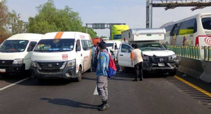 Choque múltiple en Circuito Exterior mexiquense deja varios lesionados; reportan una persona muerta