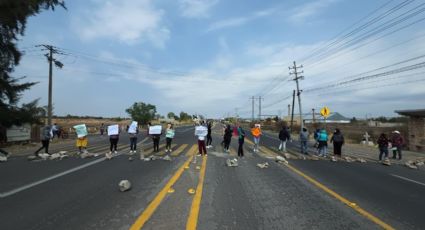 Habitantes bloquean carretera en Guanajuato para exigir la liberación de dos jóvenes detenidos; acusan irregularidades