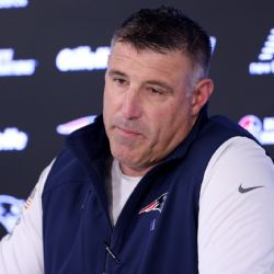 El coach Mike Vrabel trató con su familia y jugadores de Patriots el supuesto romance con reportera del NY Times: “Fueron conversaciones difíciles”