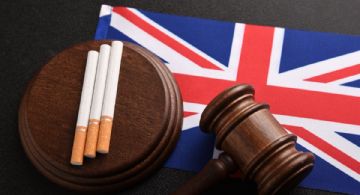 Reino Unido aprueba una ley que prohíbe de por vida comprar tabaco a los nacidos después de 2008