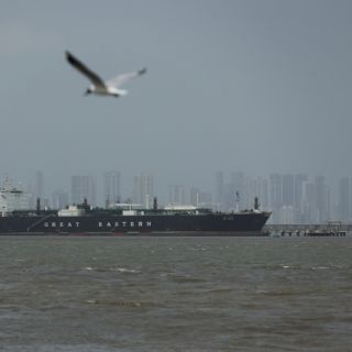 Irán incauta dos buques en el estrecho de Ormuz; afirma que operaban sin permiso