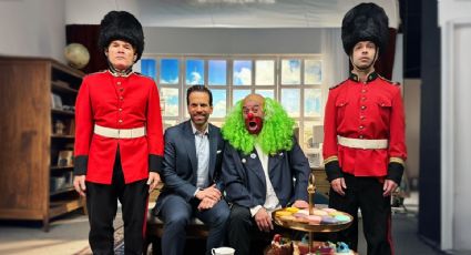 Brozo y Loret se hospedan en el mejor cuarto de Londres, con cargo al erario. Ahí conversan de la doble moral, los abusos, los viajes y la terca violencia que no dejan disfrutar el Mundial