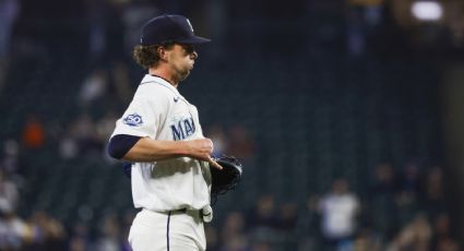 ¿Dónde quedó la bolita? Insólito hit se dio en la MLB, pese a que el pitcher la atrapó con el uniforme
