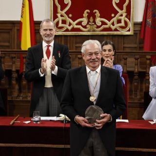 Gonzalo Celorio destaca el humor y la promiscuidad literaria en la recepción del Premio Cervantes