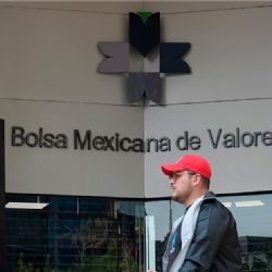 Peso y bolsa repuntan, pero cierran la semana con pérdidas por tensión en Medio Oriente