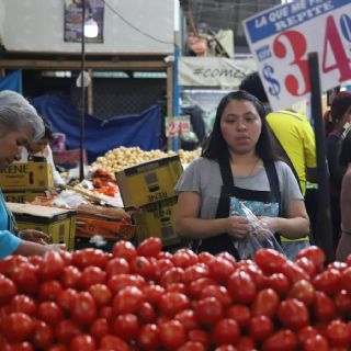 Economía de México cae un 0.3% interanual en febrero, hila dos meses a la baja