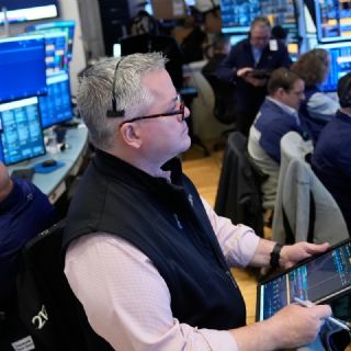 Wall Street cierra mixto; algunos índices marcan récords en una semana por conflicto en Irán