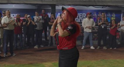 Abuchean a Layda Sansores en la inauguración de la Liga Mexicana de Beisbol en Campeche; intentan ocultar los videos