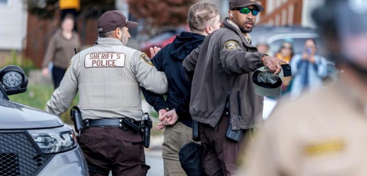 Policías de Texas podrán detener a personas sospechosas de estar en EU sin documentos