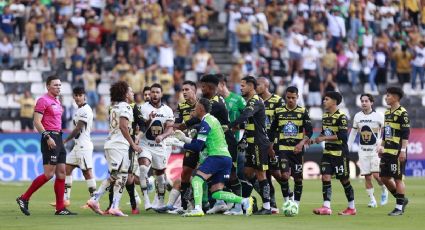 ¡Calientitos! Salomón Rondón es expulsado tras darle una patada a Keylor Navas y el Pachuca vs Pumas casi acaba en batalla campal