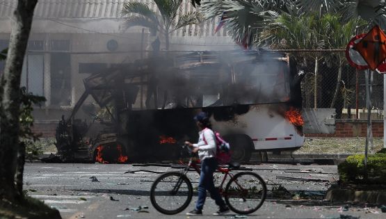 “Son terroristas, fascistas y narcotraficantes”, dice Petro tras ataque que dejó 14 muertos en Colombia