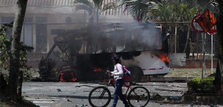 “Son terroristas, fascistas y narcotraficantes”: Petro tras ataque que dejó 14 muertos en Colombia