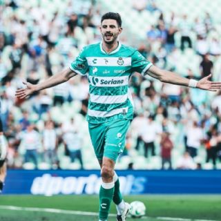 El proyecto millonario de Rayados es goleado por el sotanero Santos, que logra golazo de chilena