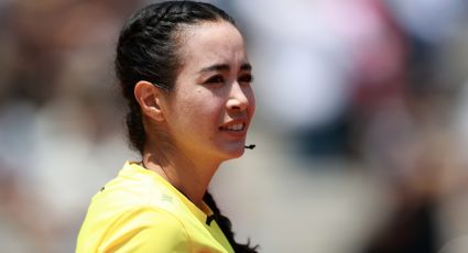 La árbitra Katia Itzel García vuelve a protagonizar una polémica: da y quita penalti a Chivas y la afición se le va encima