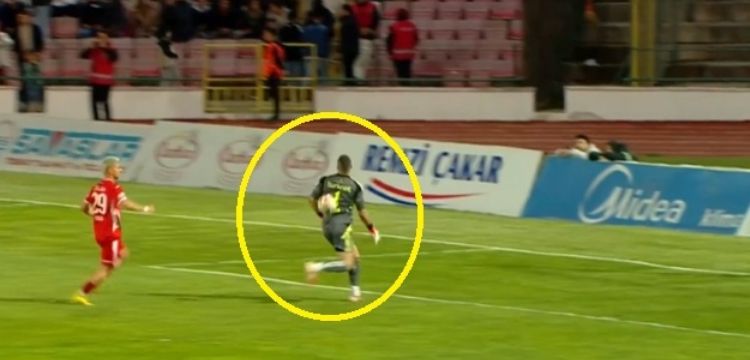 ¿El oso del año? Portero pierde de vista el balón, pega en su espalda y da 'asistencia' a su rival