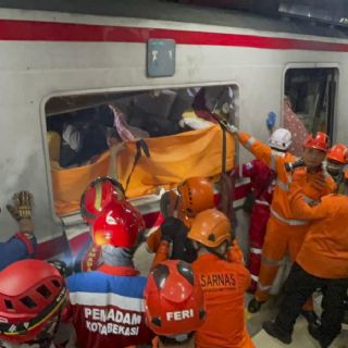 Choque de trenes en Indonesia deja al menos cuatro fallecidos y 40 lesionados