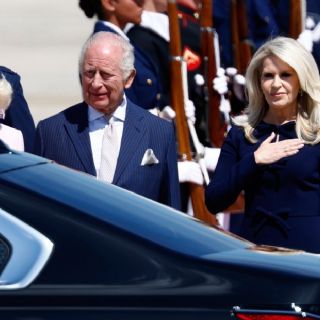 Los reyes de Inglaterra aterrizan en EU para su visita de Estado de cuatro días