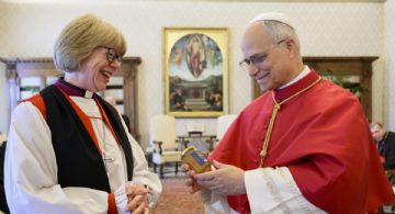 El papa y la arzobispa de Canterbury llaman a la unidad entre cristianos ante la urgencia de la paz