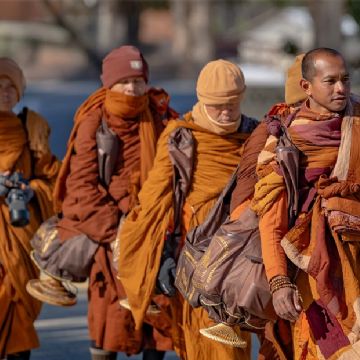 Incautan a 22 monjes budistas más de 100 kilos de presunta droga en el aeropuerto de Sri Lanka