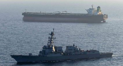 Militares de EU interceptan un buque con bandera de Irán en su bloqueo contra Teherán