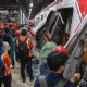 Aumentan a siete los muertos tras choque entre dos trenes a las afueras de Yakarta