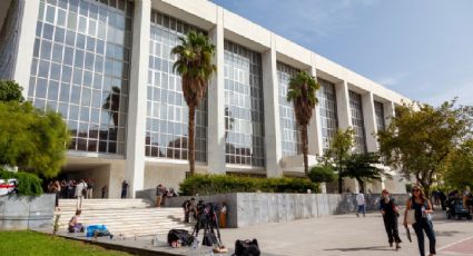 Hombre de 89 años dispara en dos oficinas públicas en Atenas y deja al menos cinco heridos; logra escapar