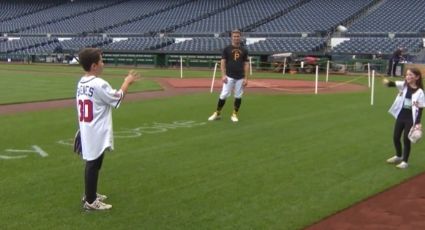 Completa la buena obra: Jugador de Pirates conoce a niña que portaba su jersey y le lanzó una pelota