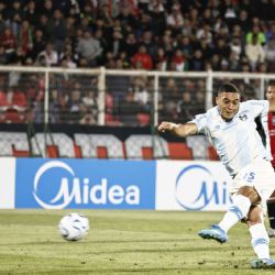 'Pata chueca': Carlos Vinícius, delantero de Gremio, falla tres penaltis consecutivos en la Copa Sudamericana