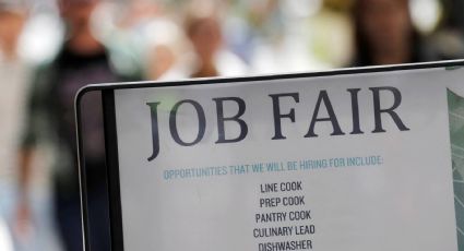 Desempleo en EU baja a 4.3% durante marzo, pero se mantienen riesgos por ofensiva en Irán