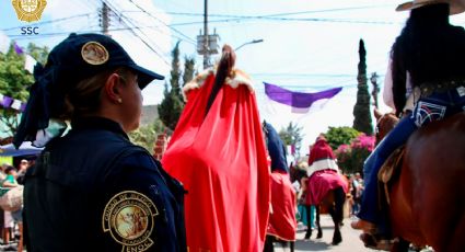 Jaloneos y lanzamiento de objetos: asistentes a la Pasión de Cristo en Iztapalapa se enfrentan a elementos de la SSC