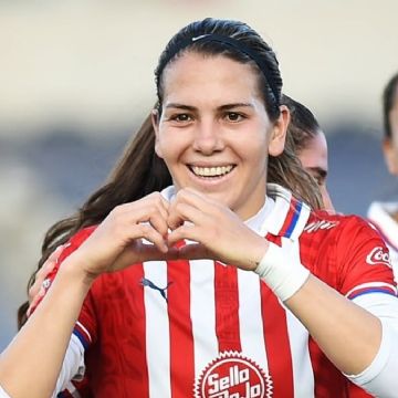 ¡Súper poderosa! Alicia Cervantes supera a Omar Bravo y llega a 161 goles con Chivas