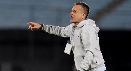 Técnico enloquece en una conferencia y ataca a los periodistas: “Se nota que nunca jugaste futbol... qué malos son”