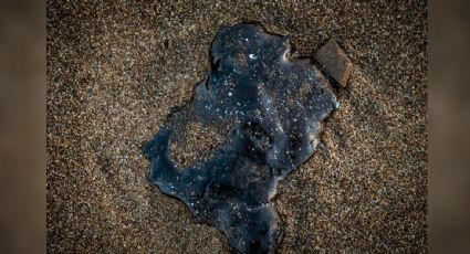 “Venga a ver el chapopote”: pescadores retan a Nahle por negar contaminación en playas de Veracruz