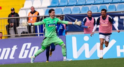 ¡Increíble! Portero anota un gol desde las afueras de su área en la Liga de Turquía; aprovecha error del arquero rival