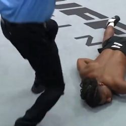 ¿El nocaut del año? Boxeador mexicano Alexis De la Cerda receta impactante golpe a su rival estadounidense en Las Vegas