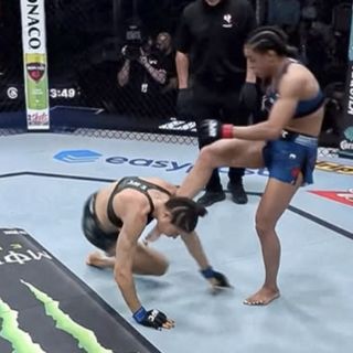 Peleadora de UFC propina brutal patada a su rival cuando estaba en la lona y se desata polémica